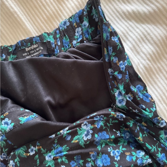 Bershka Black Floral Skirt with Blue and Green Accents - Picture 3 of 4